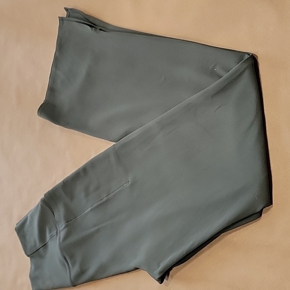 Athleta Size M Transcend Stash Crop Straight Leg, Bali Green, NWOT. Rare Color - Picture 2 of 13